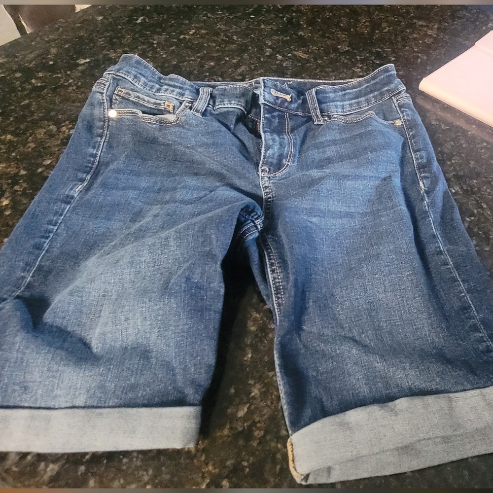 WHBM Bermuda length shorts
